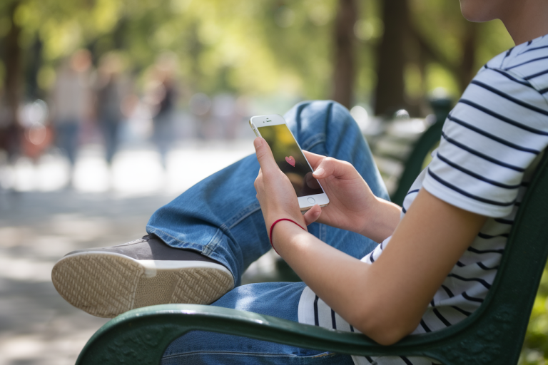 Tinder Gratuit : Comment Utiliser l&rsquo;App Sans Payer en 2024